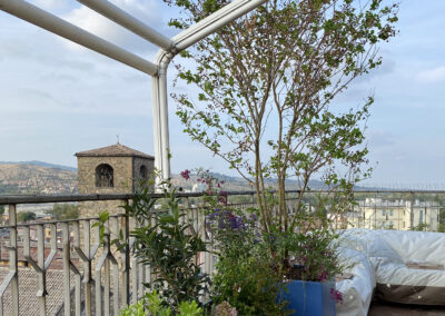 A Fornovo, un terrazzo in vista della Pieve